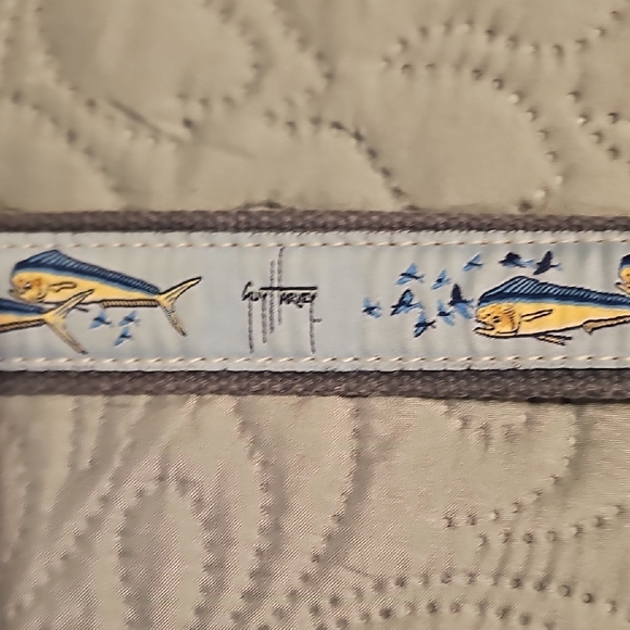 Guy Harvey belt featuring an embroidered Mahi Mahi fish design - Picture 1 of 6